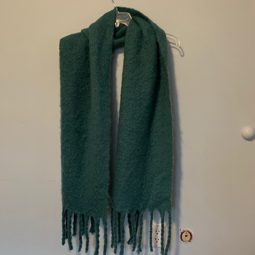 Shiraleah Scarf